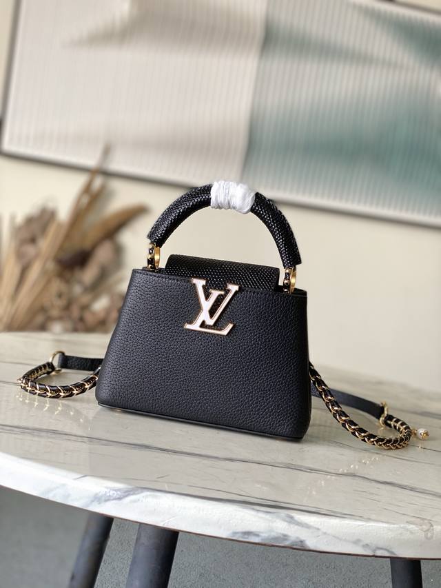 出厂价P 特级原厂皮 M25611 黑蜥蜴贝母珍珠链条迷你 本款手袋出自Capucines Daydream系列 为Taurillon 牛皮革浸染摩登色调 搭配