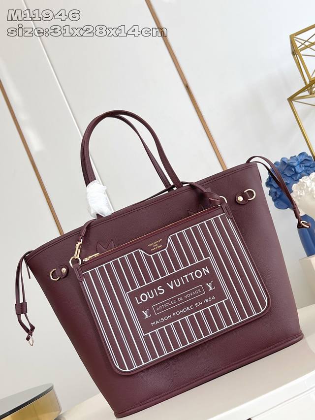 出厂价P 顶级原单 M11946紫红 Neverfull Inside Out 中号手袋以 Monogram 帆布与粒面皮革演绎崭新双面设计，其可拆卸口袋便于轻