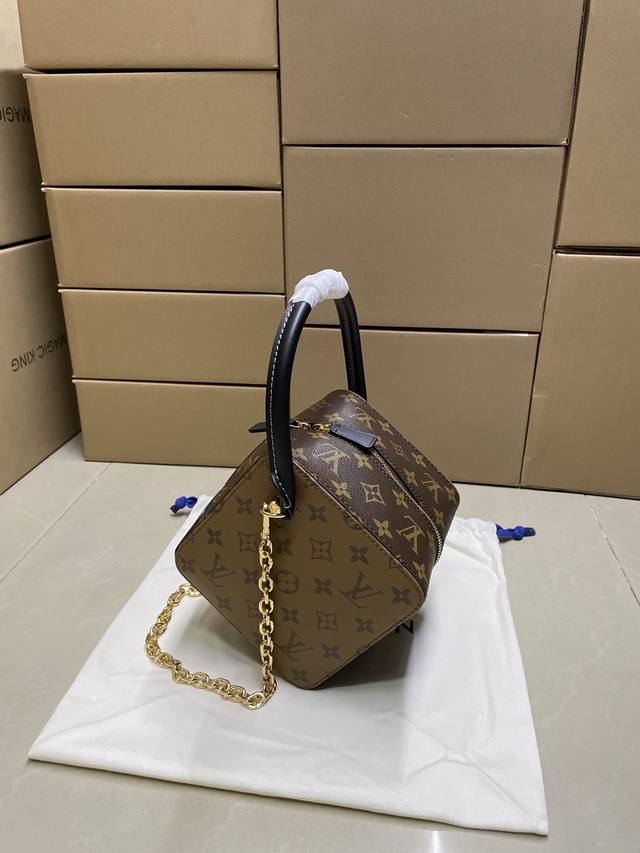 高品质 M43589骰子包 头层皮 芯片跳码 大货实拍 高品质 M43589骰子包 头层皮 芯片跳码 大货实拍