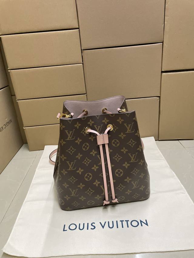 高品质 M44022粉色 原厂皮 特级做工 芯片跳码 大货实拍