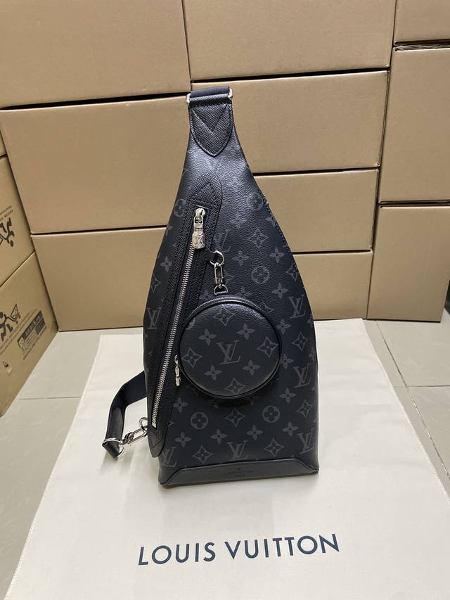 高品质 M30936胸包 头层原厂皮 特级做工 芯片跳码 大货实拍 高品质 M30936胸包 头层原厂皮 特级做工 芯片跳码 大货实拍