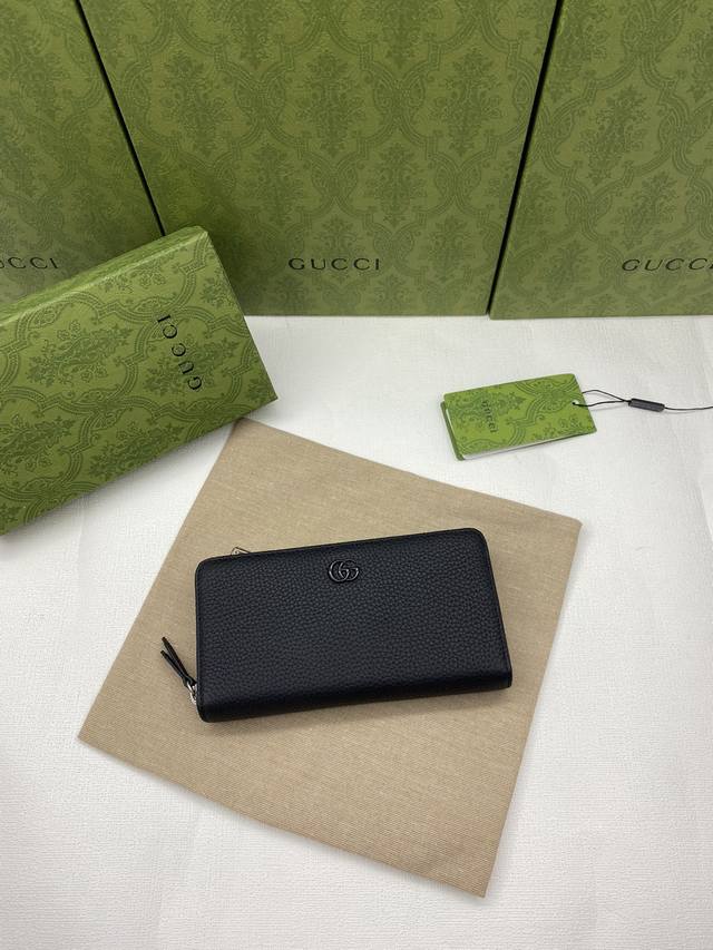 原厂皮配绿盒包装 G家新款出货 、实物拍摄，原单皮质，做工精湛，质量如图所见，型号456117 黑摔克五金，尺寸宽19X高10.5X厚2.5厘米