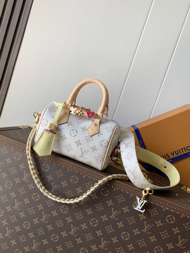 出厂价P 顶级原单，变码芯片 M24606黑花 M46970老花 M24474白花， Speedy18，在满足日常需求上搭配了精致小巧可自行多种穿戴方式的配饰，