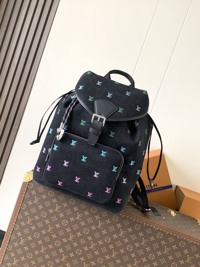 出厂价P M14135牛仔 顶级原单 变码芯片163C 本款 Montsouris 双肩包取材水洗 Lv Blason 丹宁，以深邃色调烘托渐变效果 Lv 字母