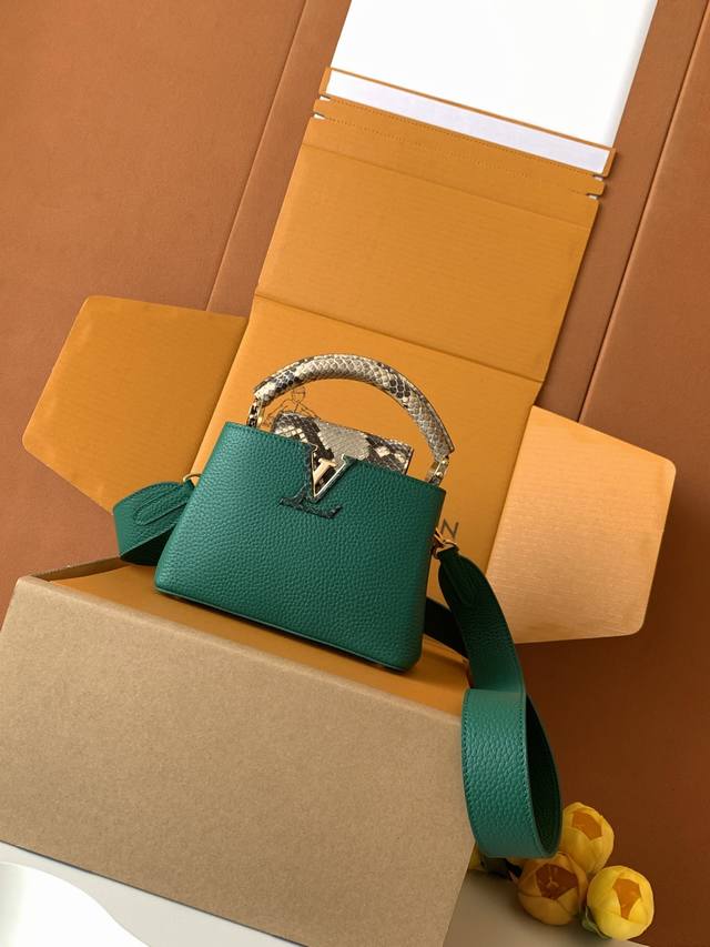 出厂价P 全钢五金 进口牛皮N80931深绿配亮光蟒蛇金扣 Capucines Bb手袋 法国进口小牛皮,闪亮的金属饰件,特有的Capucines搭盖既可收入包