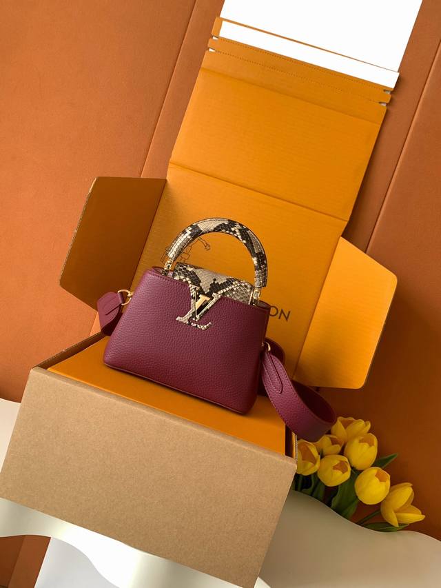 出厂价P 全钢五金 进口牛皮 N82067葡萄紫配巴黎粉蟒蛇金扣 此款包身为粒面 Taurillon 进口皮革，搭盖、顶部手柄与 Lv 字母标识为蟒皮材质，此款