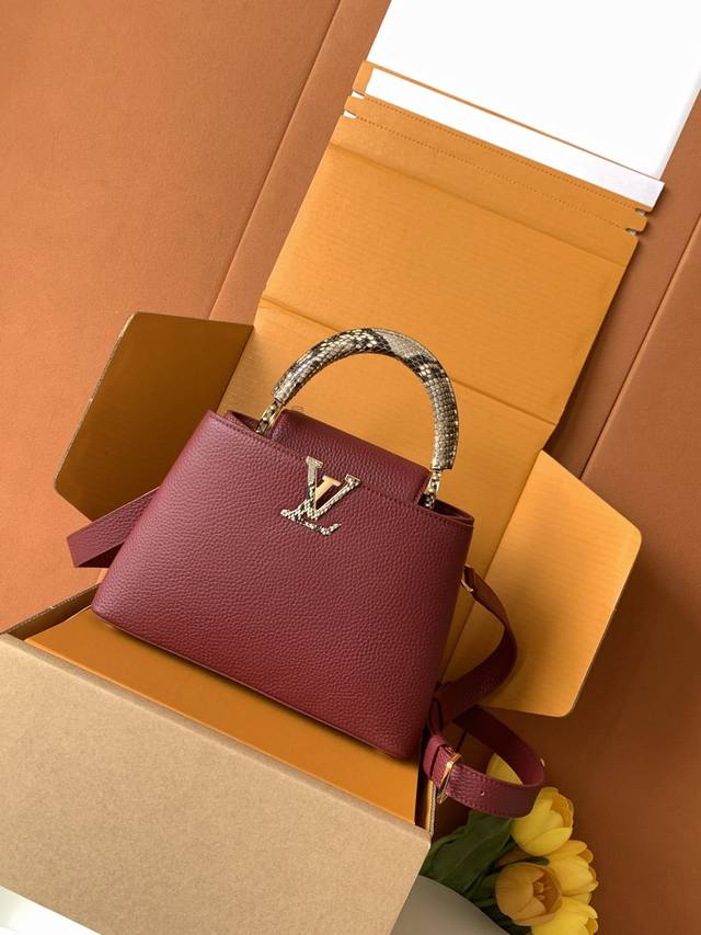 出厂价P N85514 进口牛皮枣红配亮光蟒蛇金 进口牛皮 动态163 夏季款 Capucines 迷你手袋取材 Taurillon 进口牛皮革，再以华美蟒蛇皮