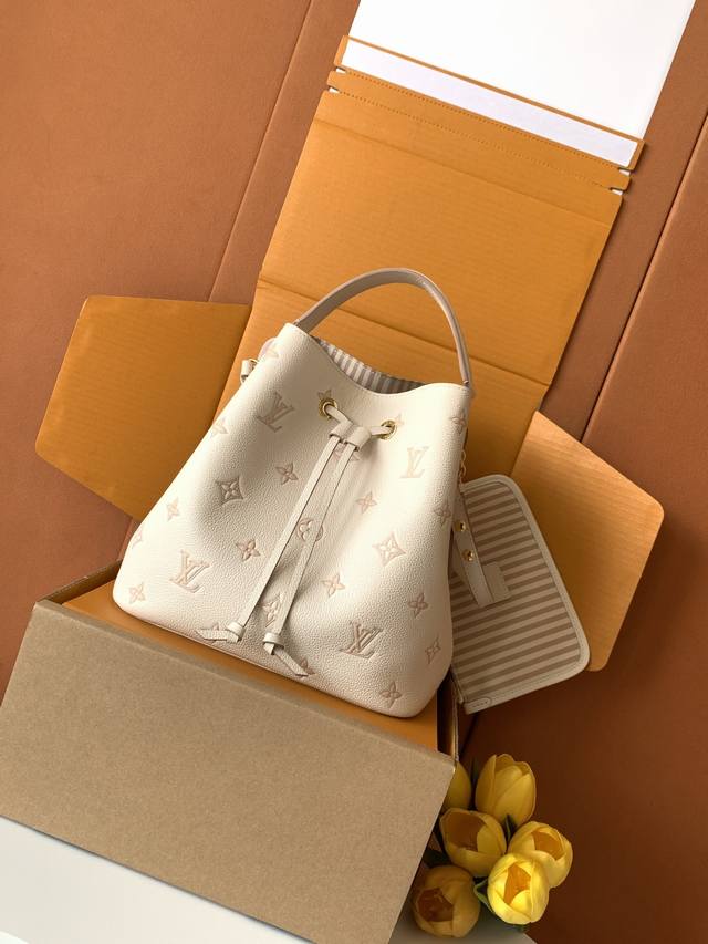 出厂价P 特级Mb163C芯片版原厂皮 本款Neonoe 中号手袋 型号：M14401 材料：A级全钢五金，进口原厂牛皮 包装：全套原厂免税Mb包装 尺寸：26