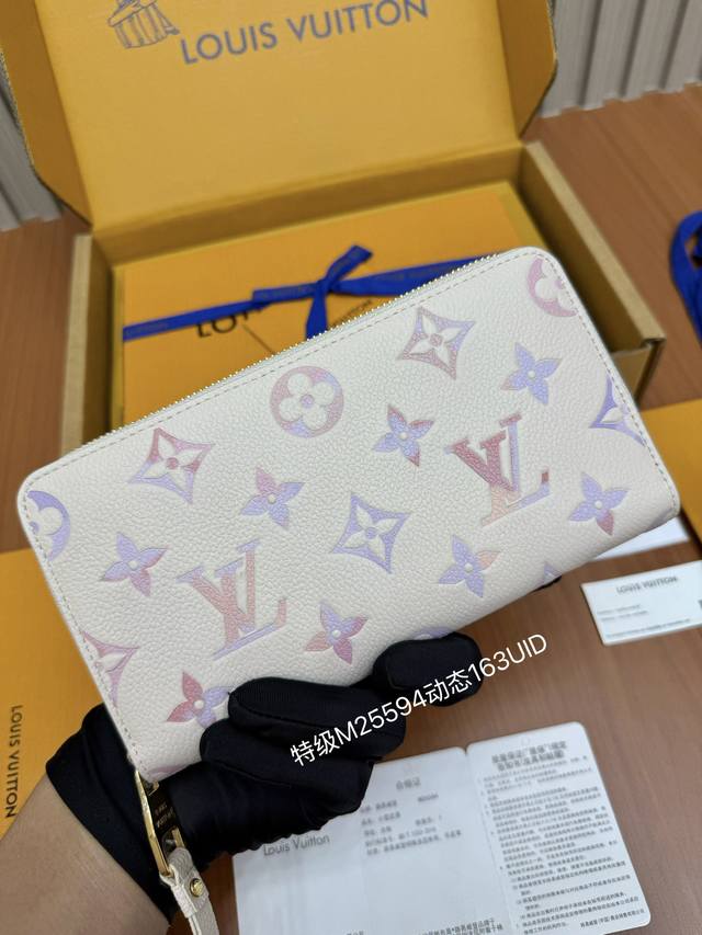 重磅大福利最新推出全钢钱夹系列 特级M25594 回馈新老客户163动态Uid 变码芯片. 尺寸：19.5X10.5X2.5厘米 长X宽X高 最新全套隔空包装礼