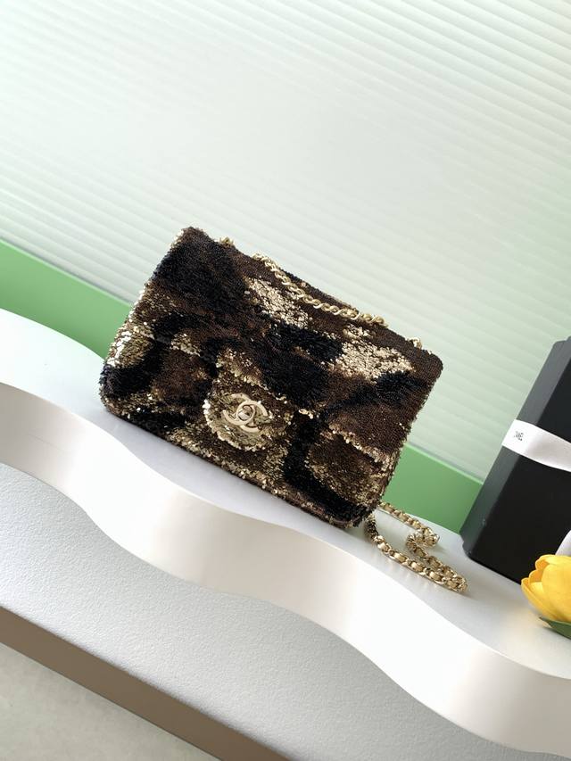 顶级原单 Chanel Cf超闪亮片珠片So Black炸街超酷实物简直美炸了超级少有的爆款珠片性价比超高本季最值得买的包颜色亮片的拼接，闪闪惹人爱，简直无限放