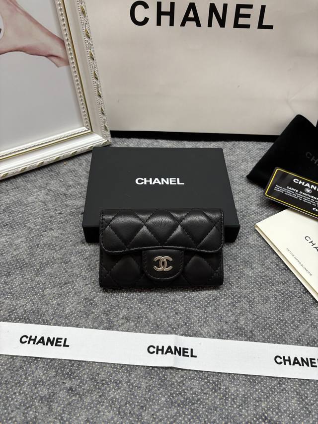 亏本价 、Chanel 原单品质 进口原版羊皮.搭配真空电镀金属配件,配有六个挂钩两个内袋、型号: 亏本价 、Chanel 原单品质 进口原版羊皮.搭配真空电镀金属配件,配有六个挂钩两个内袋、型号: