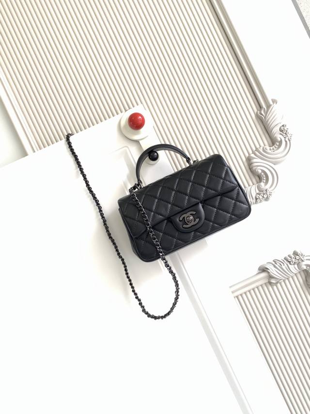 Chanel 21K最新Mini Cf Handle 手提包 As2431 经典菱格口盖包 饰以精致经典链子搭配手提，细腻羊皮：润饰手袋，脱颖而出，演绎永恒优雅