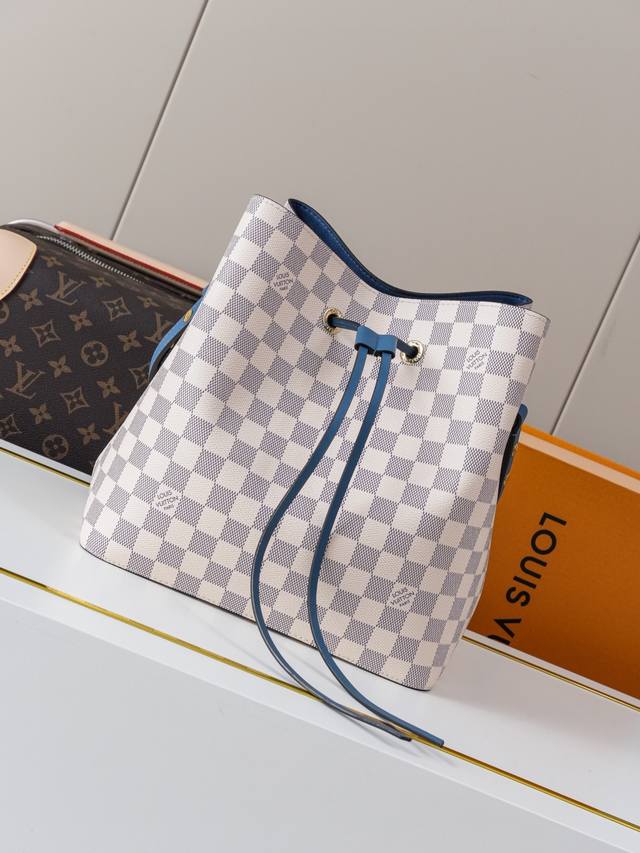 动态163C01芯片 N40153白格蓝 顶级原单M44022 独家背景实拍 本款 NéOnoé 水桶包以 1932 年 Gaston-Louis Vuitto