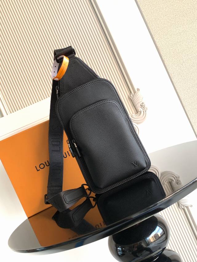 特级 动态芯片 型号: M15255 皮料: 是西班牙级皮料 五金: 采用进口级全钢五金 包装: 全套原厂包装 尺寸: 厘米 长 高 宽 特级 动态芯片 型号: M15255 皮料: 是西班牙级皮料 五金: 采用进口级全钢五金 包装: 全套原厂包装 尺寸: 厘米 长 高 宽