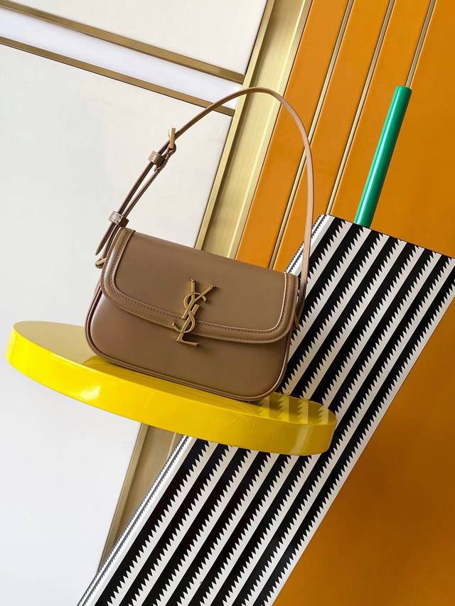 正品级 好迷人的飒爽质感,Ysl 圣罗兰 女士Solferino中号Box皮革手袋,牛皮手感及皮面的柔韧全新设计的“L”字母上下对半开扣,彻底颠覆你对包扣的认知 正品级 好迷人的飒爽质感,Ysl 圣罗兰 女士Solferino中号Box皮革手袋,牛皮手感及皮面的柔韧全新设计的“L”字母上下对半开扣,彻底颠覆你对包扣的认知