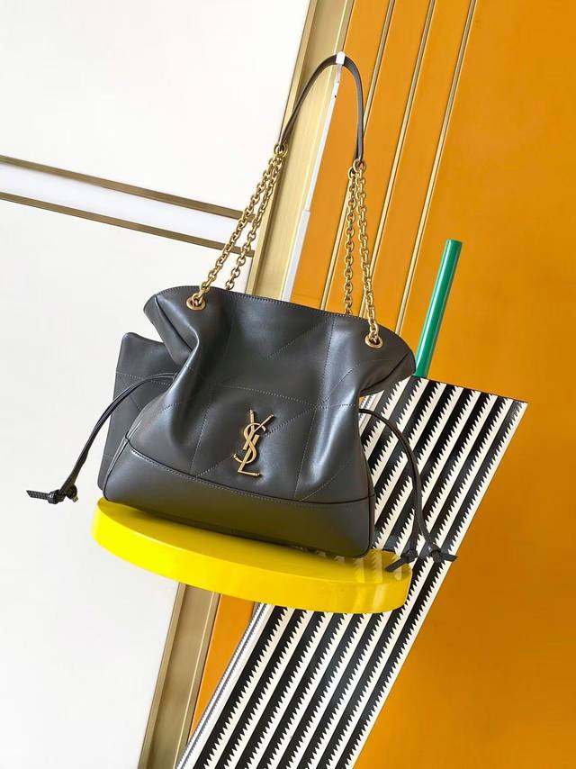 正品级 终于等到你了，小号，小号 Ysl 新款小号Jamie 4.3 Large Pochon磨砂皮腋下包 设计师真的太懂消费者需要什么了吧很多托特包的设计都没