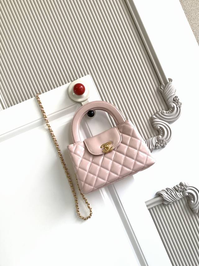 As4416 牛皮 Chanel 24A秋冬系列超火爆Kelly 包 实际溢W购入 众所期待的24Akelly包来啦 专柜都买不到，全部要溢价 看到实物才知道物