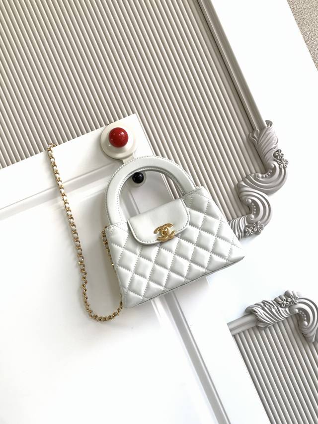 As4416 牛皮 Chanel 24A秋冬系列超火爆Kelly 包 实际溢W购入 众所期待的24Akelly包来啦 专柜都买不到，全部要溢价 看到实物才知道物