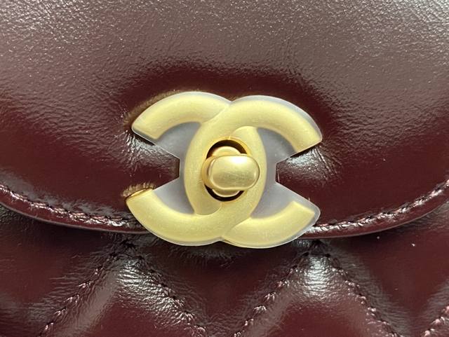 Chane1 24K Kelly 凯莉秋冬走秀爆款来袭 进口原厂皮 感觉钱包要按不住了Keyy作为设计灵感， 真的优雅之中又温柔了几分呢的Vintage款也超有