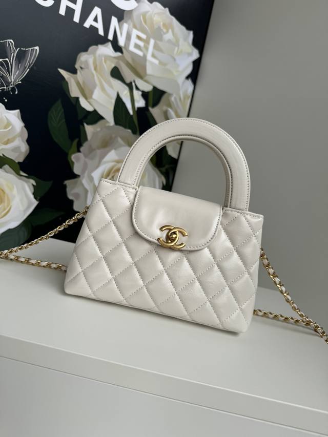 香奈儿绝美款Chanel 24新品香奈儿 24秋冬系列全黑手袋大放光彩今天美洋海购Bouluxury和你们一起探索香奈儿的最新秋冬系列啦快来看看吧Size：19