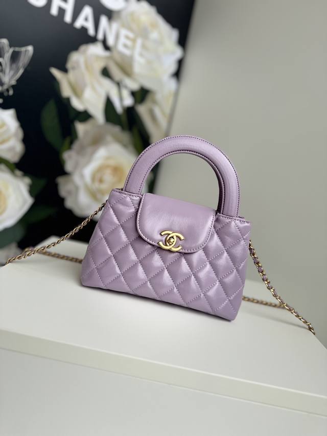 香奈儿绝美款Chanel 24新品香奈儿 24秋冬系列全黑手袋大放光彩今天美洋海购Bouluxury和你们一起探索香奈儿的最新秋冬系列啦快来看看吧Size：19