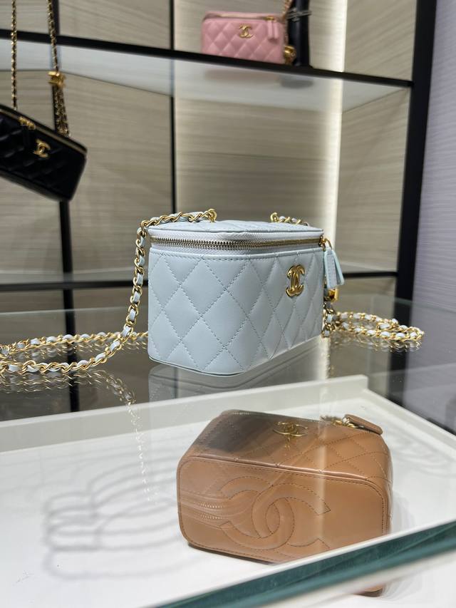 Ohanel 25B新款 长款化妆盒子 双C扣 可调节链条 进口羊皮 Ap5120Y 尺寸17X9.5X8 Ohanel 25B新款 长款化妆盒子 双C扣 可调节链条 进口羊皮 Ap5120Y 尺寸17X9.5X8