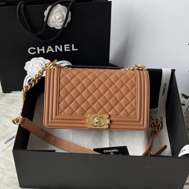 Leboy 系列25Cm 牛皮制作 编号：67086 尺寸:25Cm*15Cm*9Cm 细球纹 Chanel 经典爆款Leboy系列 进口细球纹小牛皮，实物颜色