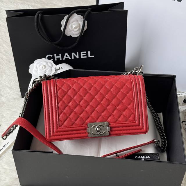 Leboy 系列25Cm 牛皮制作 编号：67086 尺寸:25Cm*15Cm*9Cm 细球纹 Chanel 经典爆款Leboy系列 进口细球纹小牛皮，实物颜色