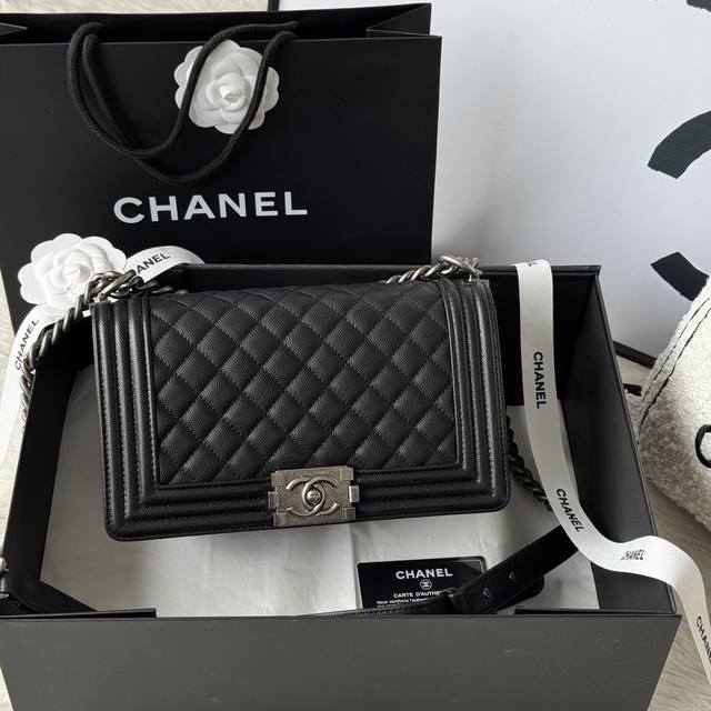 Leboy 系列25Cm 牛皮制作 编号：67086 尺寸:25Cm*15Cm*9Cm 细球纹 Chanel 经典爆款Leboy系列 进口细球纹小牛皮，实物颜色