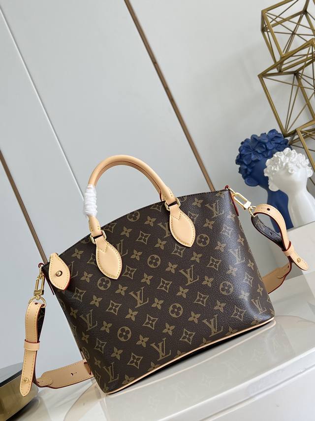 原厂皮 独家实拍M26532 這款Neo Lockit Pm靈感來自1958年柯德莉夏萍曾攜帶的旅行手挽袋。此袋款以超柔軟的Monogram帆布製成，配以滑面皮