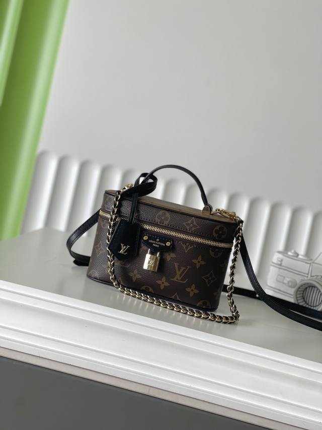 厂家价 。 最高版本原厂皮顶级原单配专柜全套包装 顶级原单 实物实拍 M47125 尺寸: 19×11.5×6.5Cm Vanity Chain Pouch 化