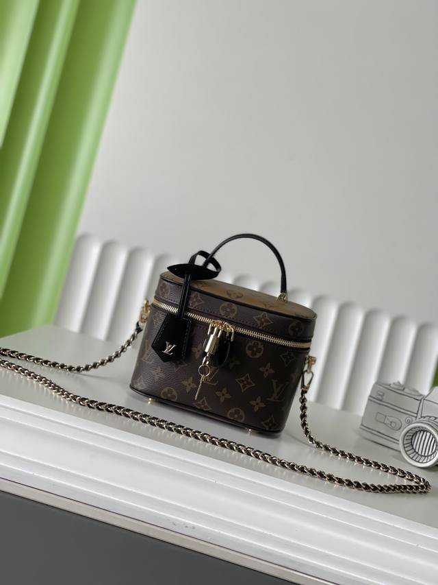 厂价 。 最高版本原厂皮顶级原单配专柜全套包装 顶级原单 实物实拍 M45165 尺寸: 19×13×11Cm Vanity 老花化妆包