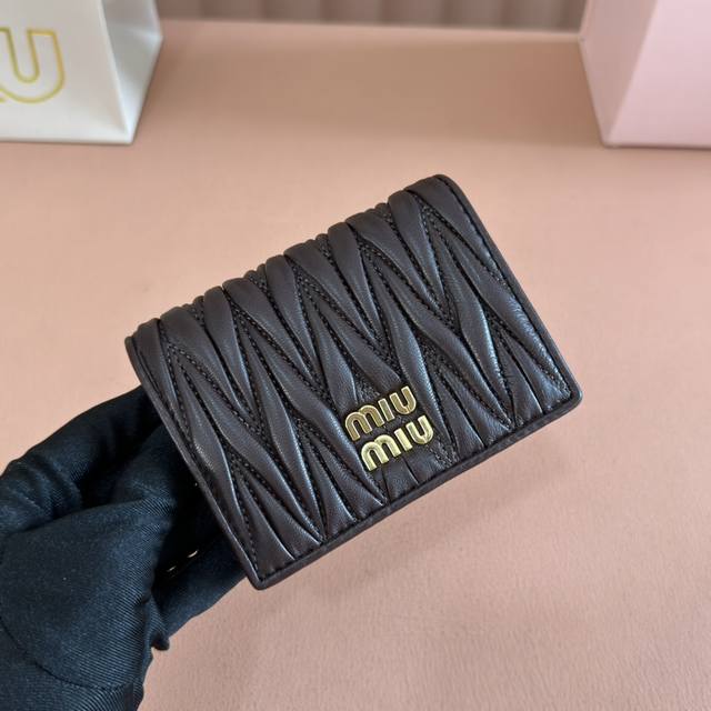 配置专柜全套包装 Mm最新版本口袋小钱包Pocket Wallet专柜新款小钱夹型号：5Mv20石木楠里外都是进口顶级羊皮百元钞银行卡硬币零钱通通可以收入其中尺