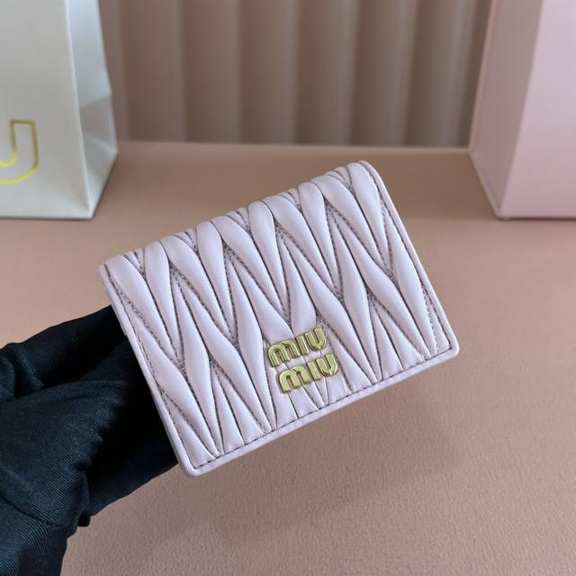 配置专柜全套包装 Mm最新版本口袋小钱包Pocket Wallet专柜新款小钱夹型号：5Mv20浅粉4里外都是进口顶级羊皮百元钞银行卡硬币零钱通通可以收入其中尺