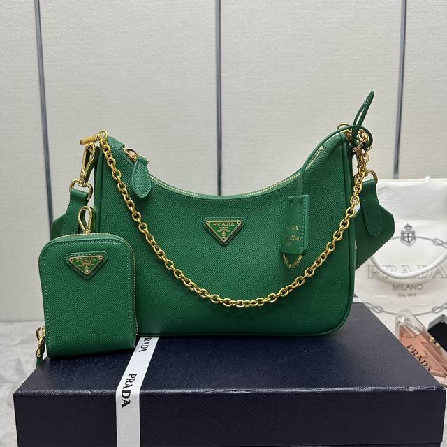 升级版三合一新款1Bh204十字纹全皮 金色五金，Nylon Hobo手拎 腋下包网红姐妹团疯狂种草而风靡时尚圈的全皮Hobo 出了新款！这款全皮Hobo包设计