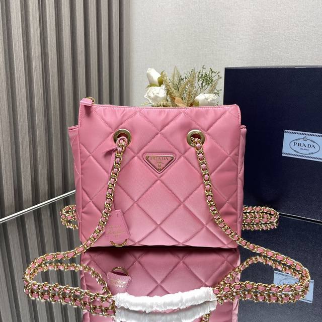 顶级原单 中古拉链款小号1Bg468小号这款Vintage中古链条菱格流浪包设计太棒了纯手工尼龙菱格设计，可单肩+斜跨+流浪背法，进口黑金链条搭配真的是Vint