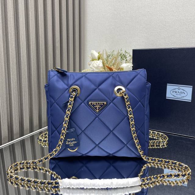 顶级原单 中古拉链款小号1Bg468小号 这款Vintage中古链条菱格流浪包设计太棒了 纯手工尼龙菱格设计，可单肩+斜跨+流浪背法，进口黑金链条搭配真的是Vi