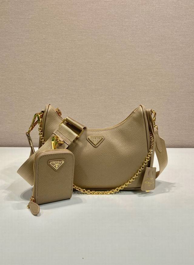 升级版三合一新款1Bh204全皮 金色五金，Nylon Hobo手拎 腋下包网红姐妹团疯狂种草而风靡时尚圈的全皮Hobo 出了新款！这款全皮Hobo包设计太棒了