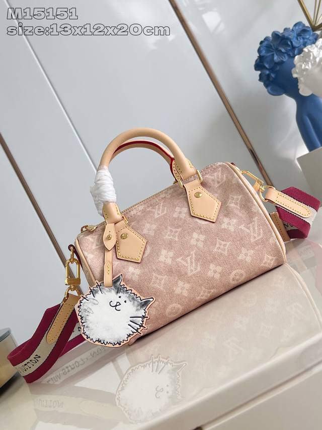 出厂价P 顶级原单 M15151 本款 Speedy 20 BandoulièRe 手袋取材 Meowgram 帆布，瞩目亮相品牌与 Vogue 前创意总监打造