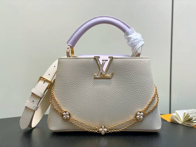 出厂价P 顶级原单 M25862米白香芋紫 花朵链条全皮Cap那英款 本款 Capucines Bb手袋 为 Taurillon 牛皮革渲染经典色调，于 Day