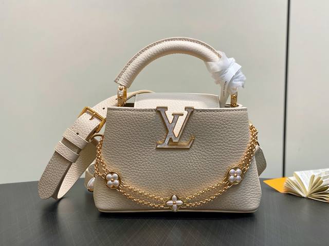 出厂价P 顶级原单 M25862米黄 花朵链条全皮Cap那英款 本款 Capucines 迷你手袋为 Taurillon 牛皮革渲染经典色调，于 Daydrea