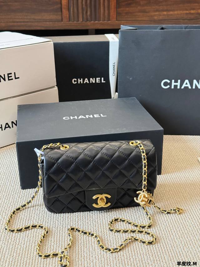 羊皮纹 Chanel 香奈儿｜双C Logo调节扣方胖子 New Arrival” 最美金球方胖子人间香奈儿 白富美小姐姐必备款 ■单独夸最让人挪不开眼 今年的