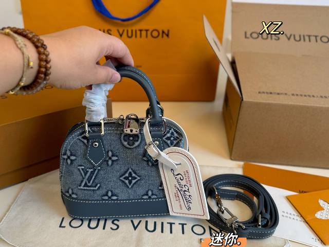 迷你 折叠盒飞机盒 Size：16×12 Lv路易威登新款Nano Alma丹宁牛仔贝壳包 经典包款，简约却不失时尚～ 小巧精致但内里容量足 日常通勤绝对Ok，