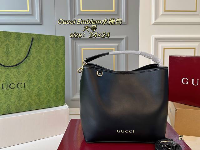 大号 折叠盒 Size：24×24 Gucci古驰Emblem 老花水桶包 吸扣设计 内里隔层 方便归纳 配长肩带，可手提可斜挎 彩条布里 外部D扣挂装饰挂件