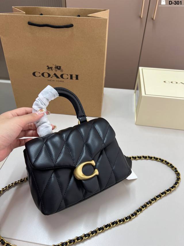 Coach 10月新品Tabby Top Handle 纳帕羊皮的Top Handle终于上新了 小香风适配度 千金感拿捏 D-301尺寸18×12折叠盒