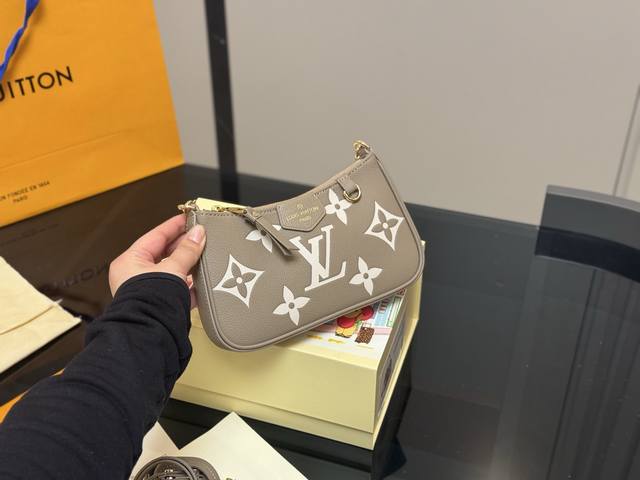 配折叠盒 Size：20Cm Lv麻将包 ！ 复刻版 小牛皮 长肩带！链条！ 统统都有！！