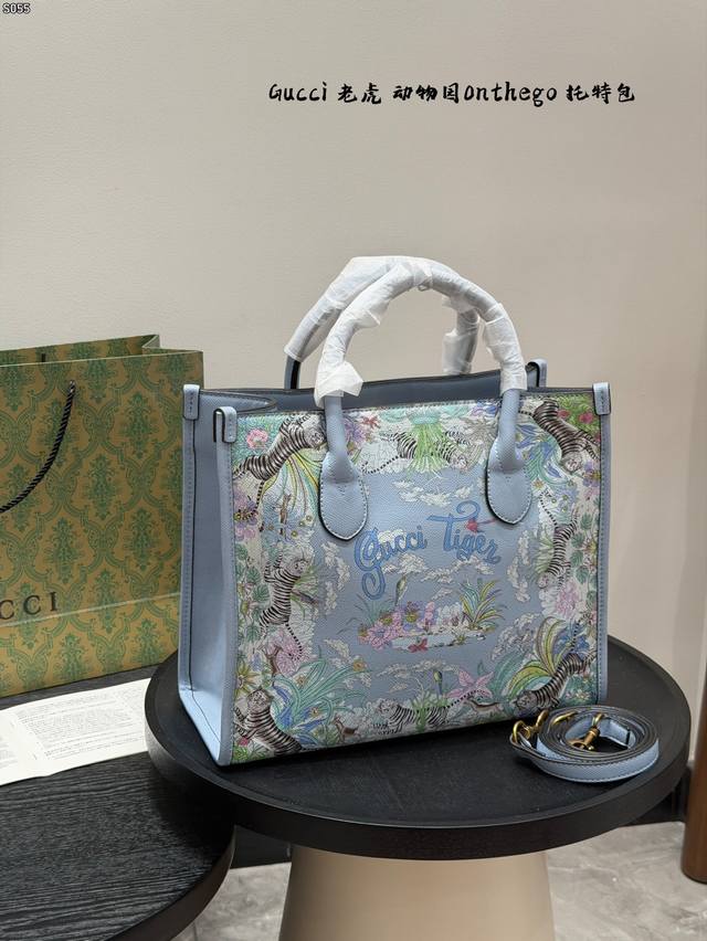 无盒子 Gucci 手提大托特Tote 逮住 22S最后一只Gucci小老虎 淡彩描绘的老虎形象 加上醒目的印花 一片生机勃勃 今人心情愉悅 尺寸 32.27C