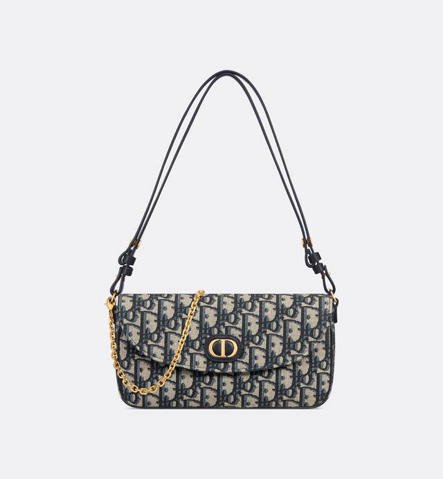 这款30 Montaigne D-Vine链条手袋是二零二五秋冬 系列新品 实用而优雅 采用蓝色Oblique 印花面料等材质精心制作，半月形翻盖饰以金色饰面金