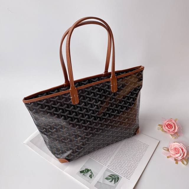 Gucci古驰 Artois 购物袋 小号拉链款 Goyard Artois极致简洁又不失大方，为您的日常搭配增添典雅与高贵不仅秉承了纯正的法式摩登气质，更延续