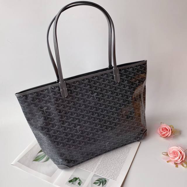 Gucci古驰 Artois 购物袋 大号拉链款 Goyard Artois极致简洁又不失大方，为您的日常搭配增添典雅与高贵不仅秉承了纯正的法式摩登气质，更延续